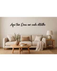 Quadro Aqui Tem Deus Em Cada Detalhe Decoração Frase em Mdf 3mm Preto